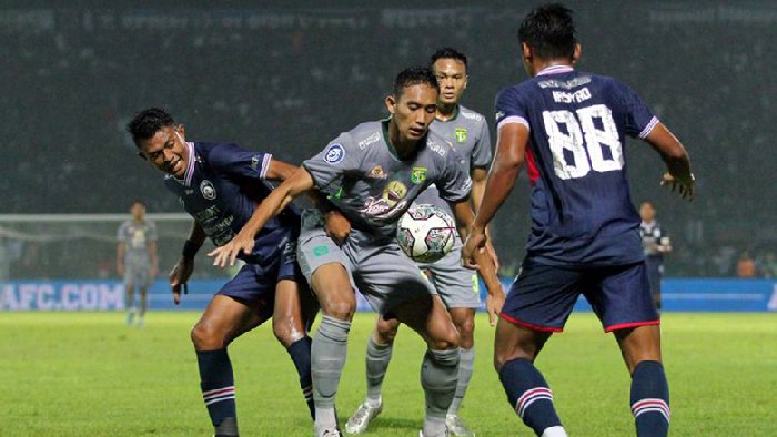 Soi kèo phạt góc Arema Malang vs Persebaya Surabaya, 20h30 ngày 27/3